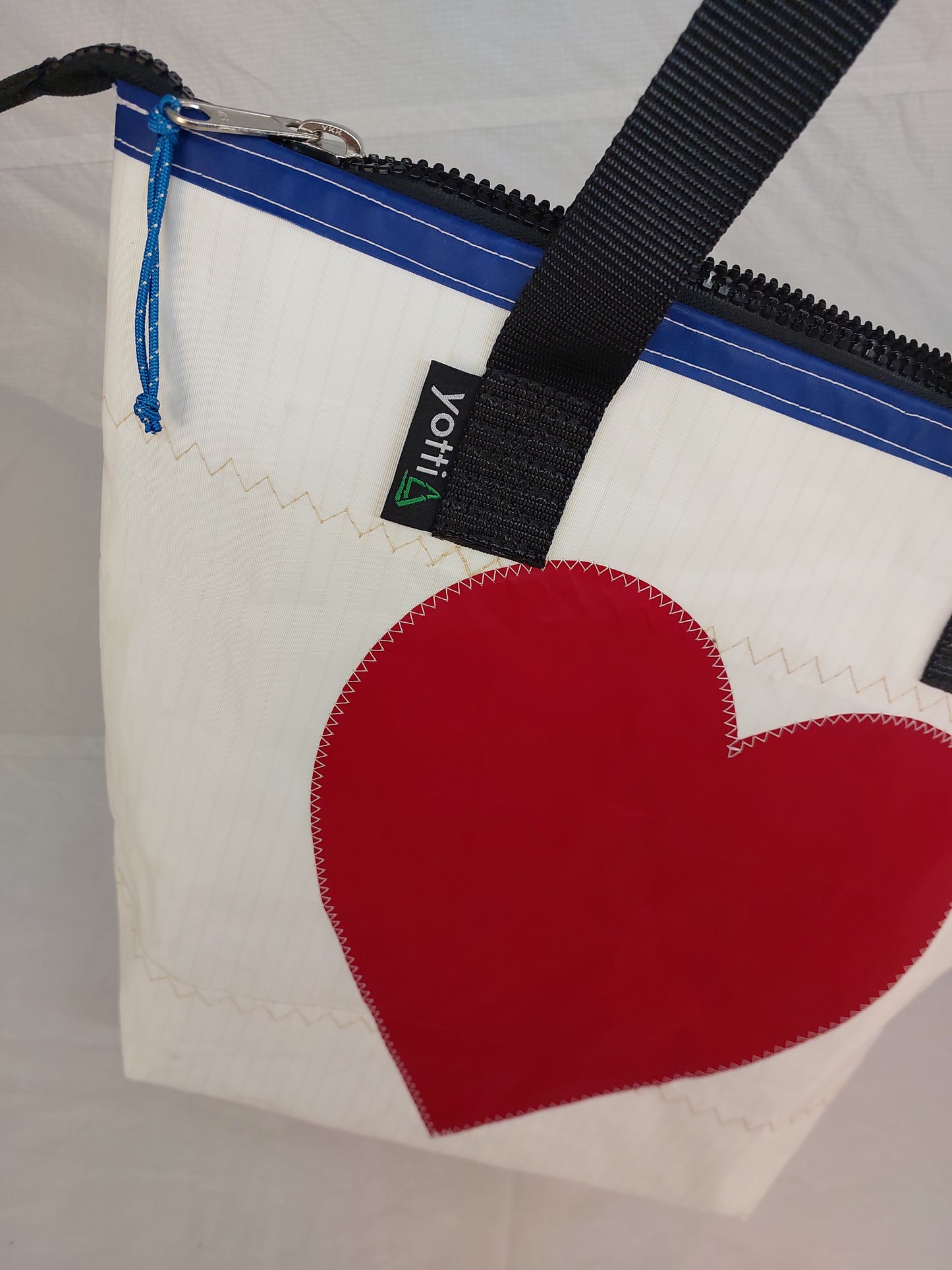 Heart Zip Tote 860