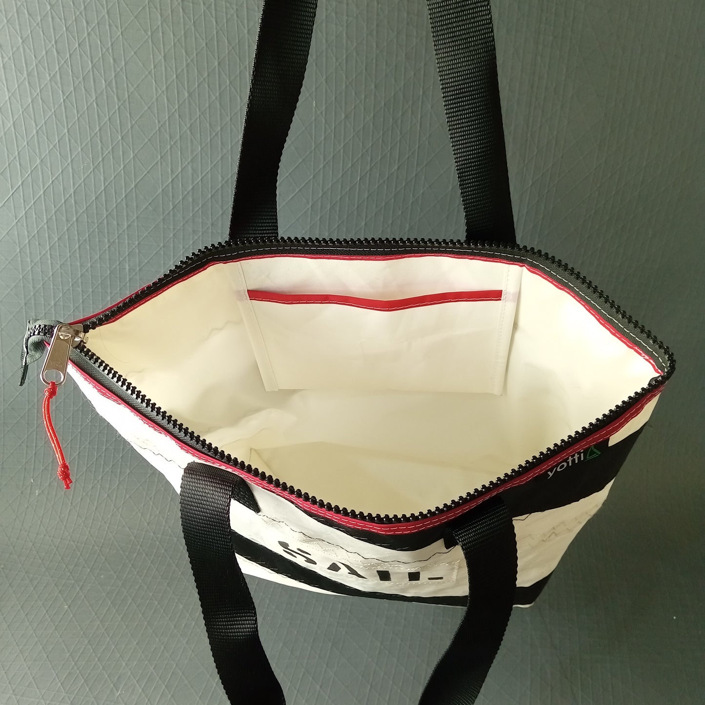 Sail Zip Tote 707***