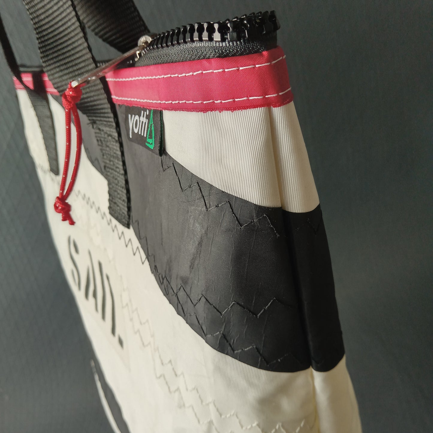 Sail Zip Tote 707***