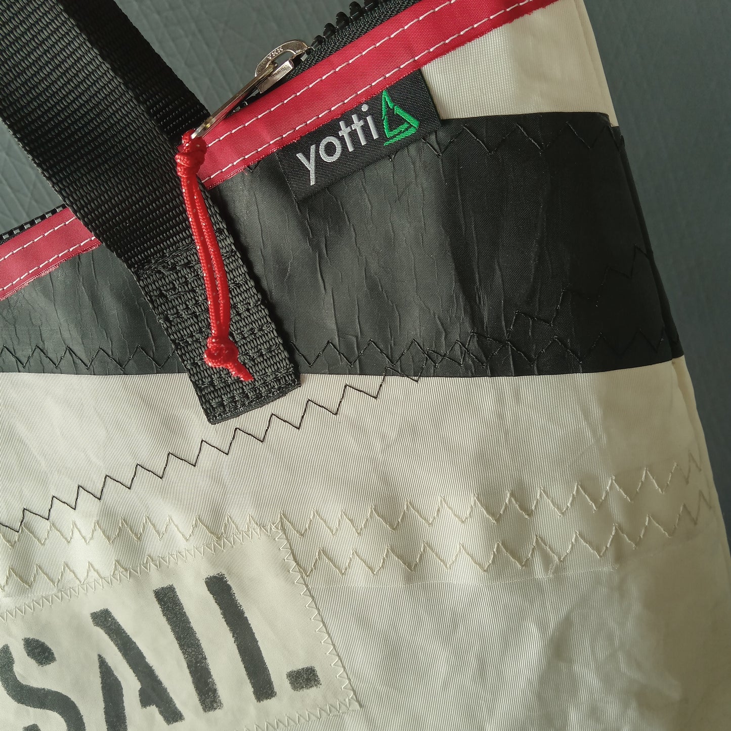 Sail Zip Tote 707***