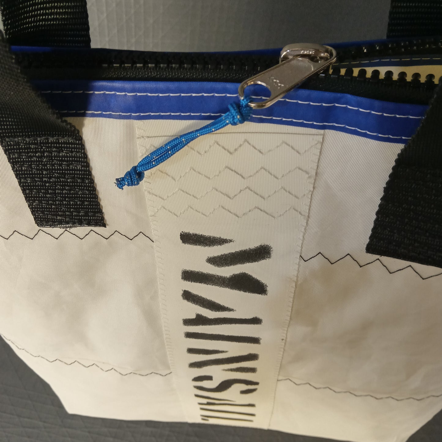 Mainsail Zip Tote 739***