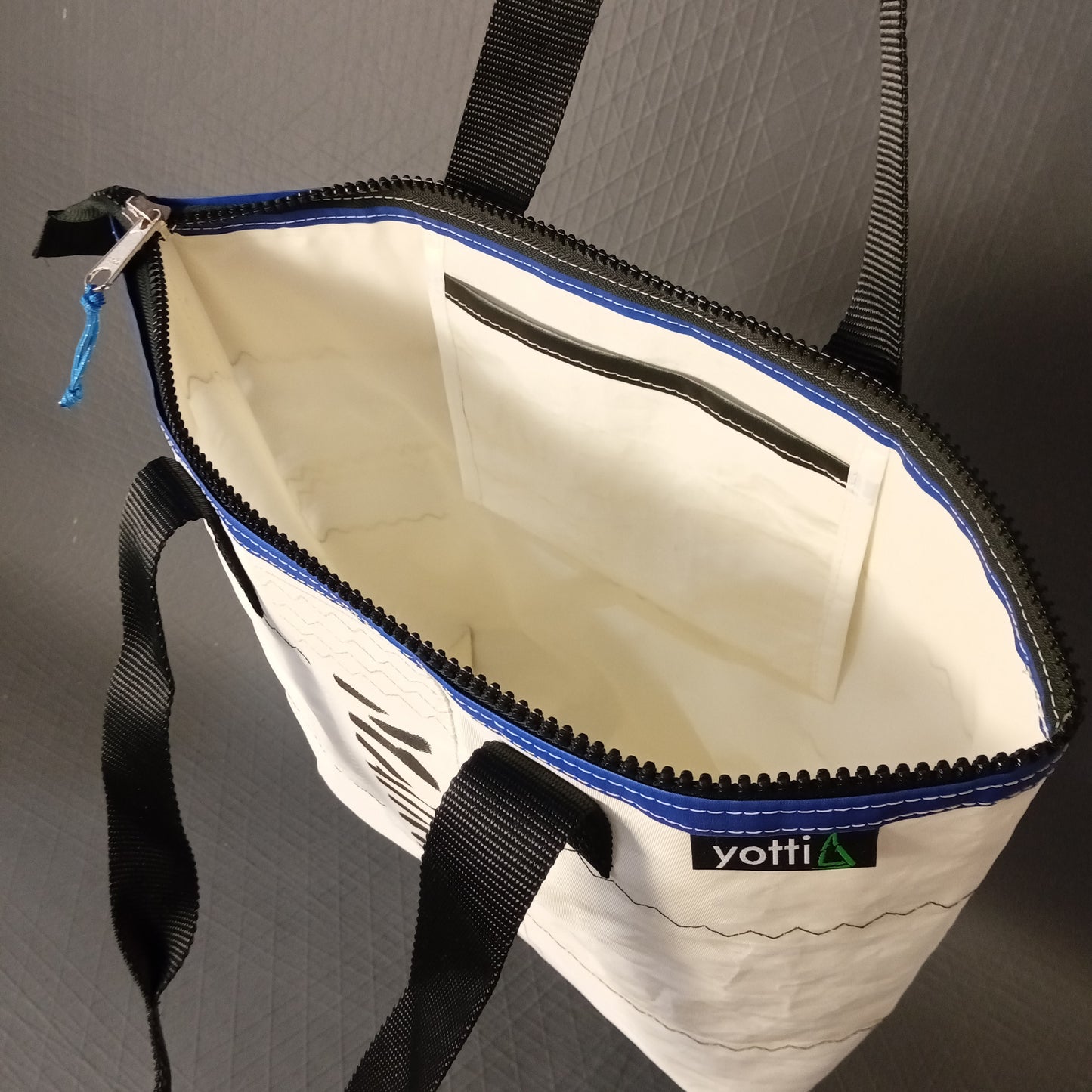 Mainsail Zip Tote 739***